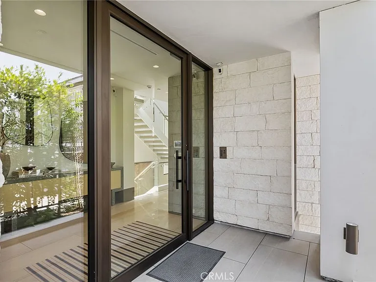 716 The Strand — Photo 14