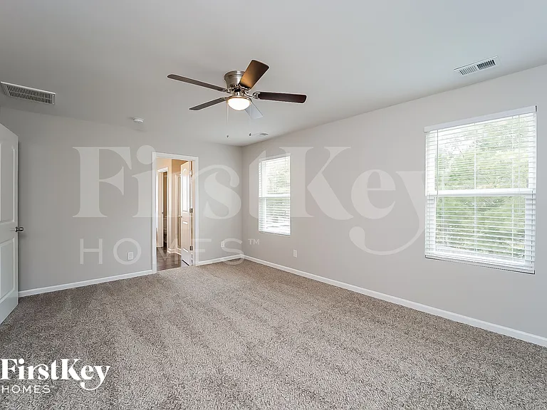 105 Breeders Ct — Photo 8