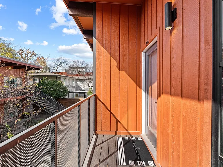 400 E 30th St #205 — Photo 33