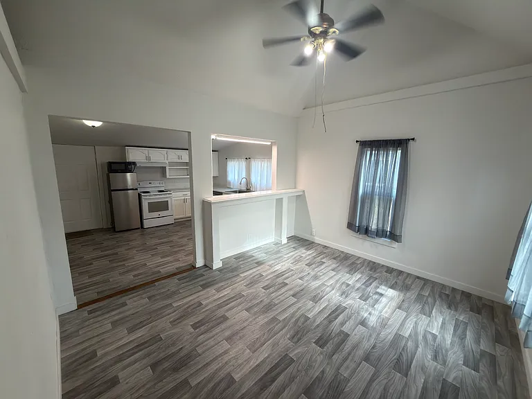 1610 N Walnut St — Photo 3