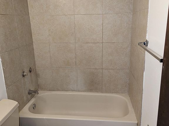 3rd image of 1185 W 16th St #B