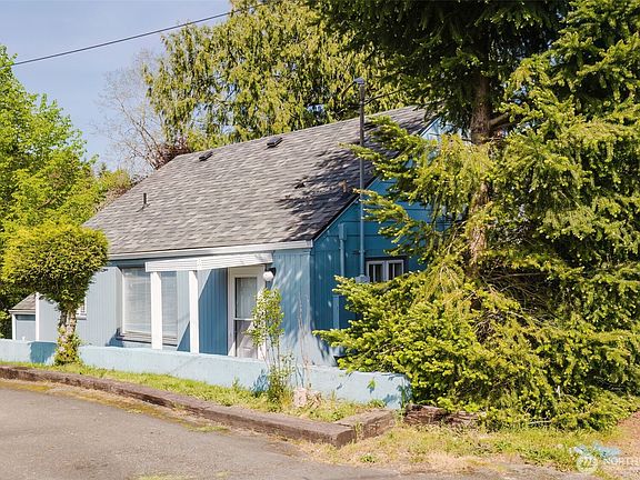 2nd image of 1717 N Rainier Avenue