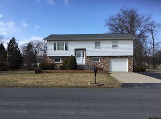 28 Kennedy Dr, Albany, NY 12205