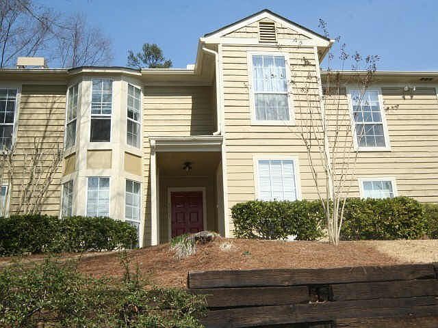1st image of 1002 Riverview Dr SE