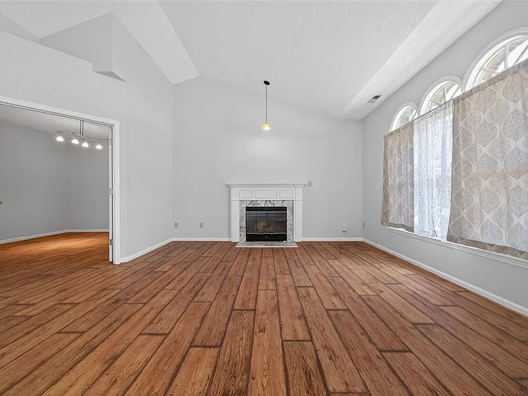 105 Ellsworth Pl — Photo 4