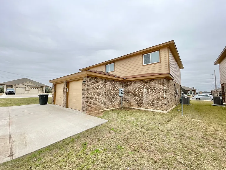 6701 University Village Way — Photo 23
