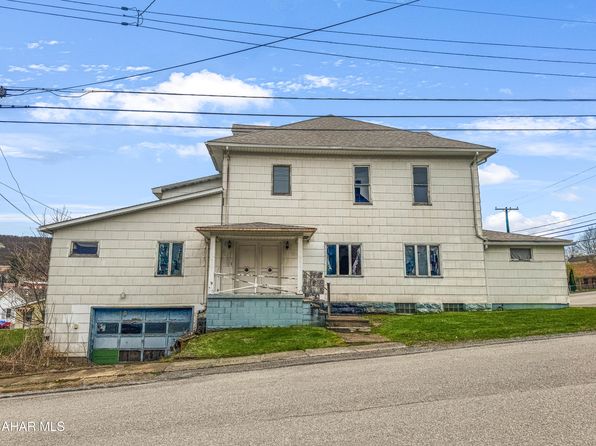 1098 Roberts St, Nanty Glo, PA 15943