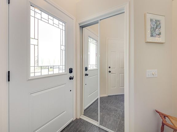 2nd image of 489 Rainbow Cres