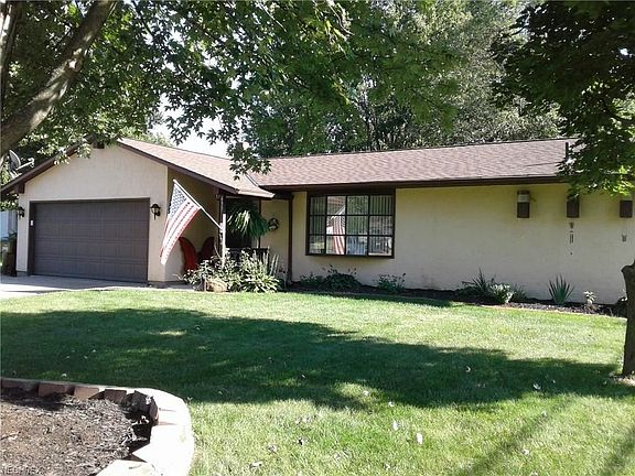 3rd image of 439 Oaknoll Dr