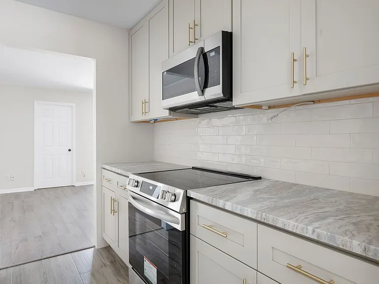 664 Swinton Ct — Photo 9