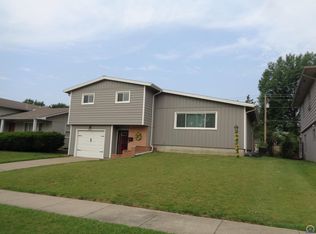 2013 SW Crest Dr, Topeka, KS 66604