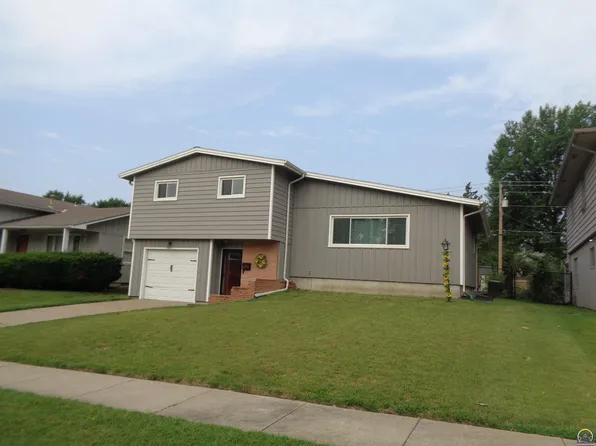 2013 SW Crest Dr, Topeka, KS 66604