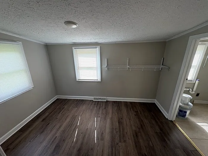 604 Enola Rd — Photo 10