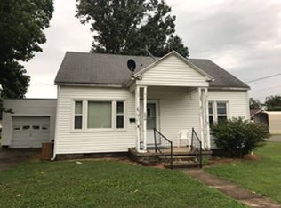 208 NW 4th St, Fairfield, IL 62837