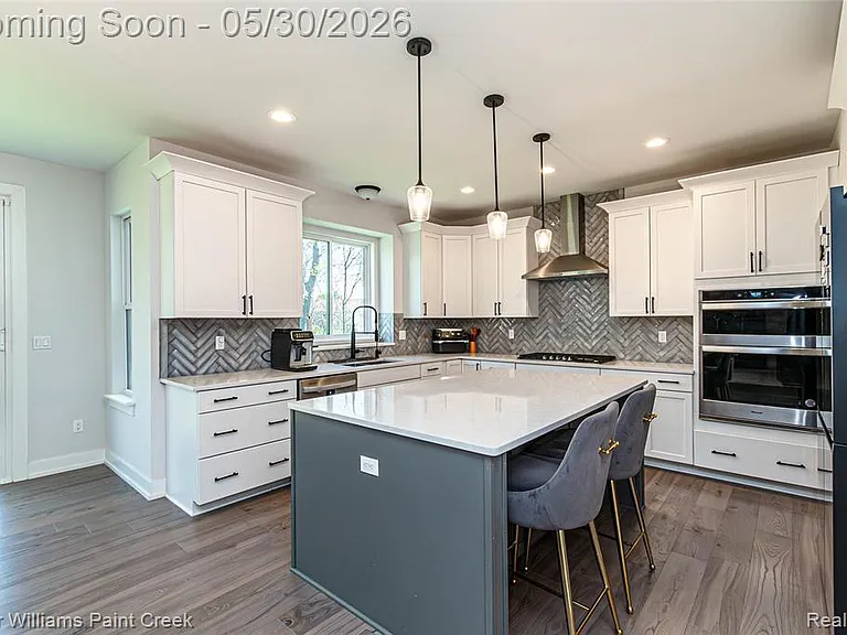 375 Amelia Cir — Photo 16