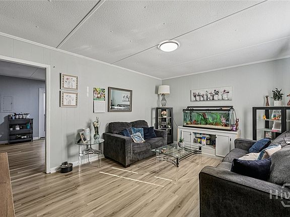 4th image of 255 Marlborough Downs Road