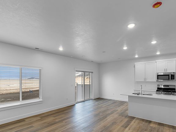 Finished home photos are representational images only. See sales agent for details.