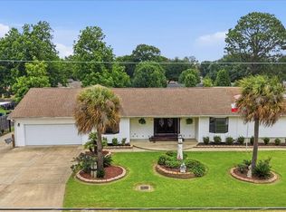5320 Lincoln Ave, Groves, TX 77619
