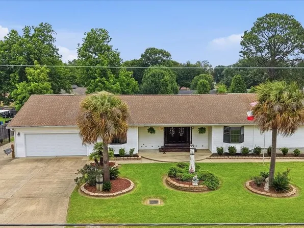 5320 Lincoln Ave, Groves, TX 77619