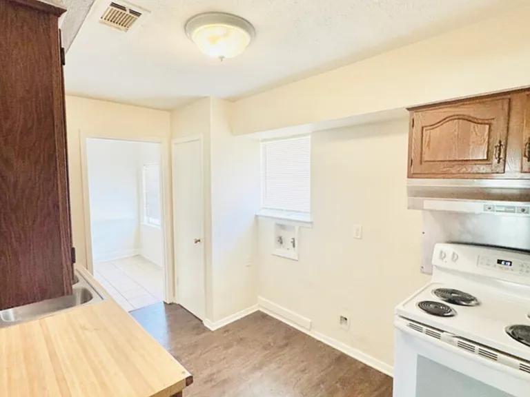 1104 Ashland Dr — Photo 5
