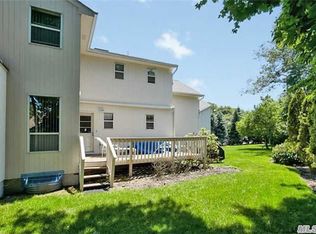 11 Cherry Grove Ct, Valley Stream, NY 11581