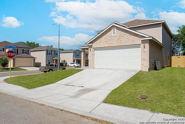 102 Mallow Grv — Photo 3