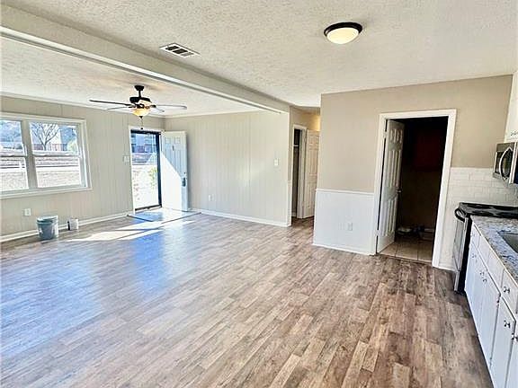 3rd image of 501 Lee Byrd Rd