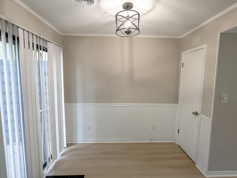 230 Adams St — Photo 8