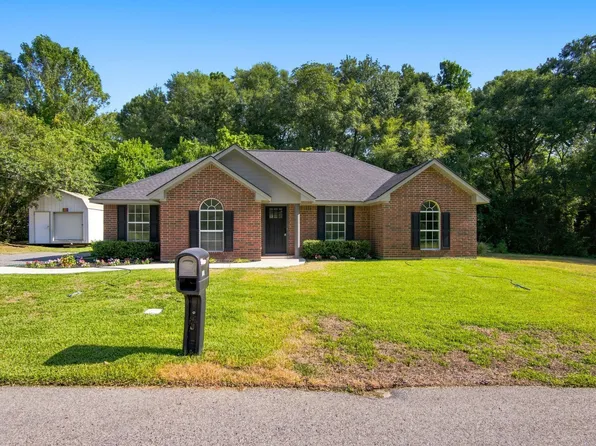 105 E Foggle St, Athens, TX 75751