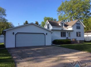 521 Lincoln St, Centerville, SD 57014