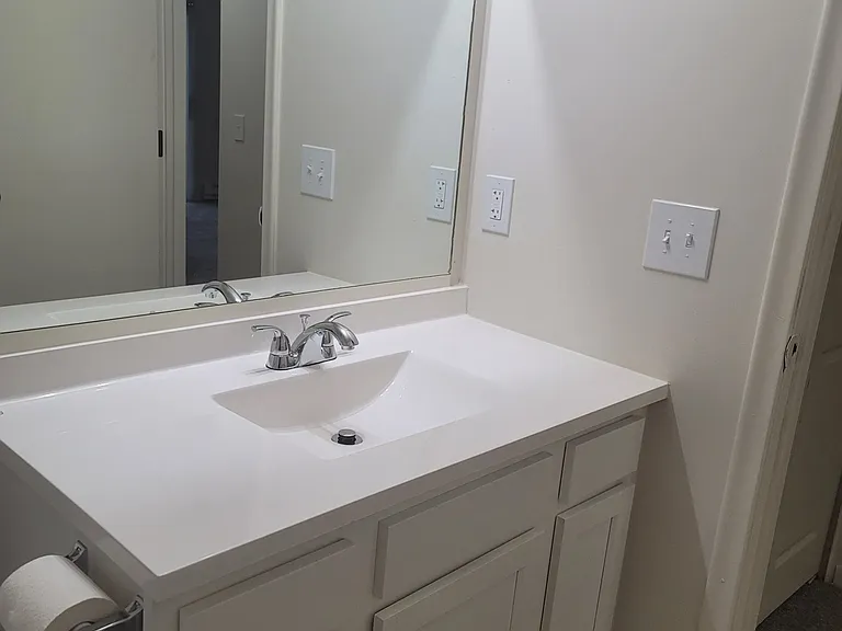 Sunset Lake Apartments — Photo 17