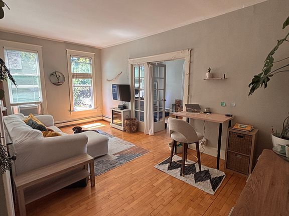 2nd image of 417 N Durkee St #8