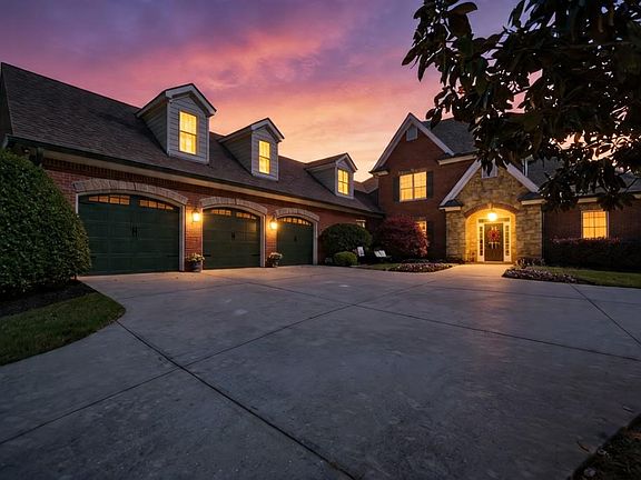 3rd image of 942 Old Forge Ln