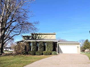 960 Bavarian Ct, Oshkosh, WI 54901