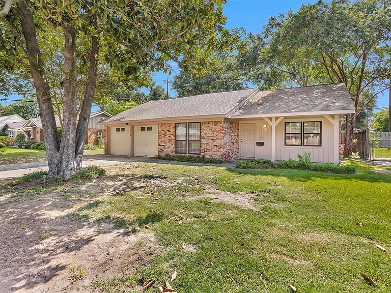 1410 Spillers Ln — Photo 2