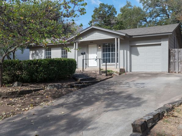 2704 Carnarvon Ln
