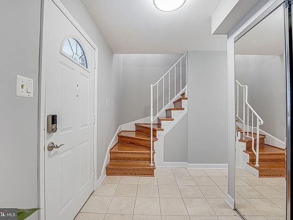 2nd image of 2221 Senseney Ln
