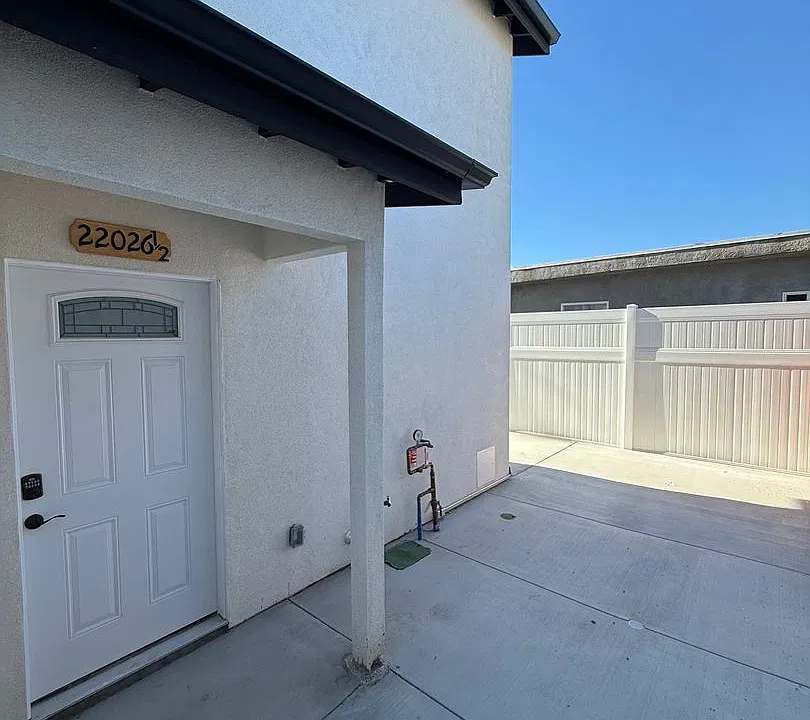 22026 Saticoy St