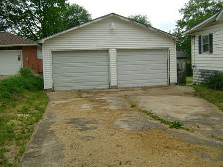 2nd image of 1300 Elm St