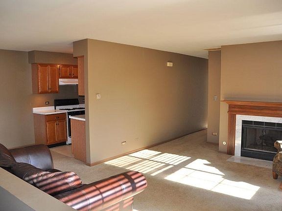 3rd image of 536 Sandhurst Ln #536