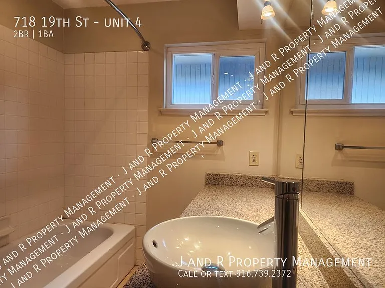 718 19th St #4 — Photo 8