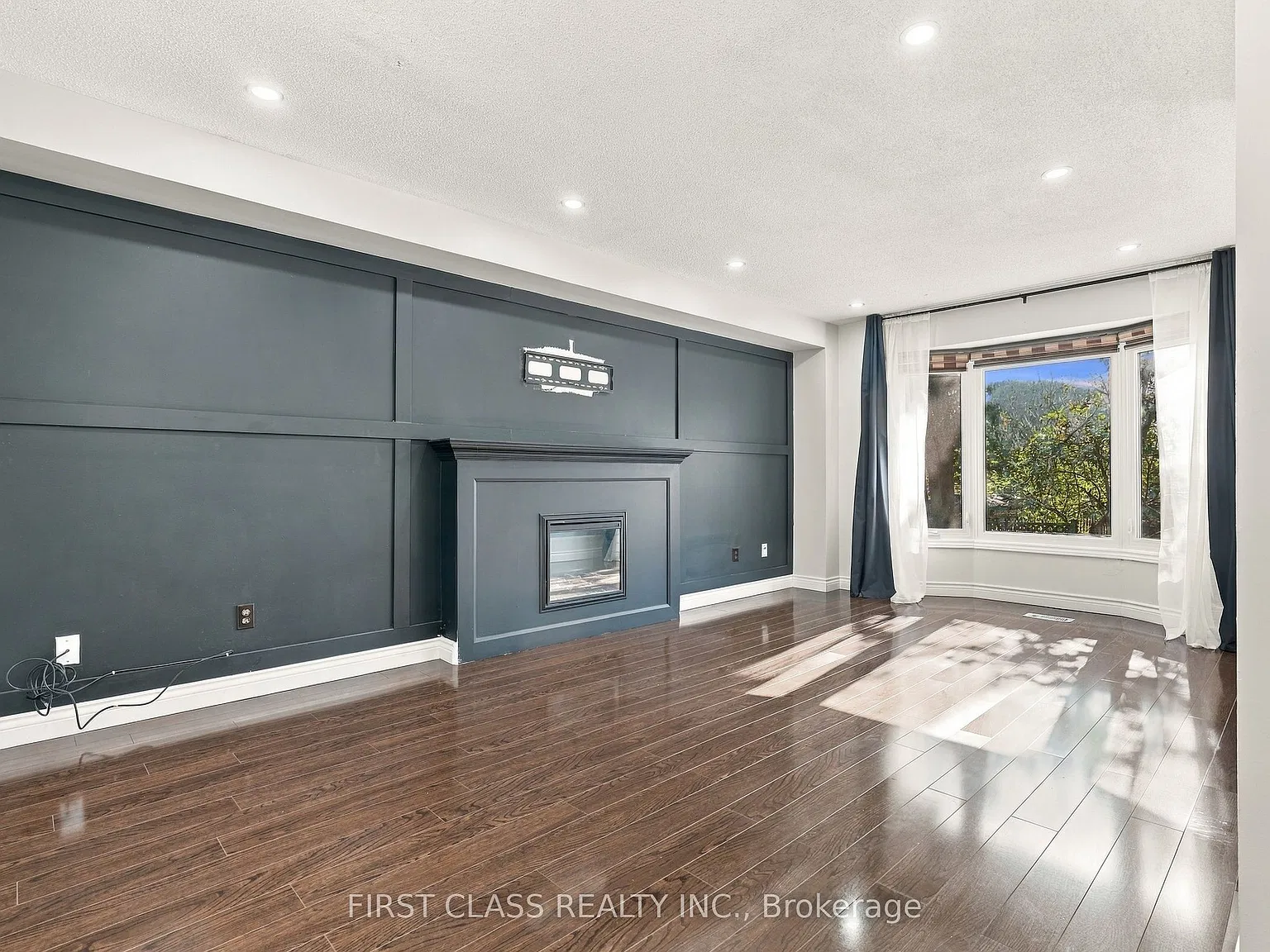6 bed, $3,300 — Photo 3