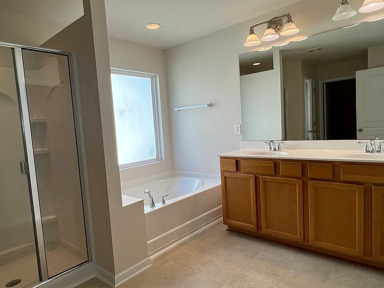 416 Charleville Ct — Photo 34