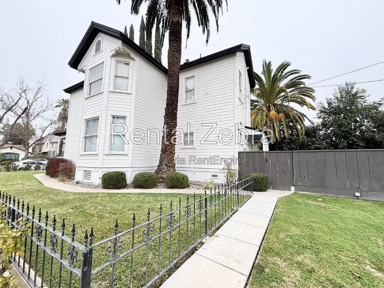 2 bed, 1.0 bath, $1,275 — Photo 3