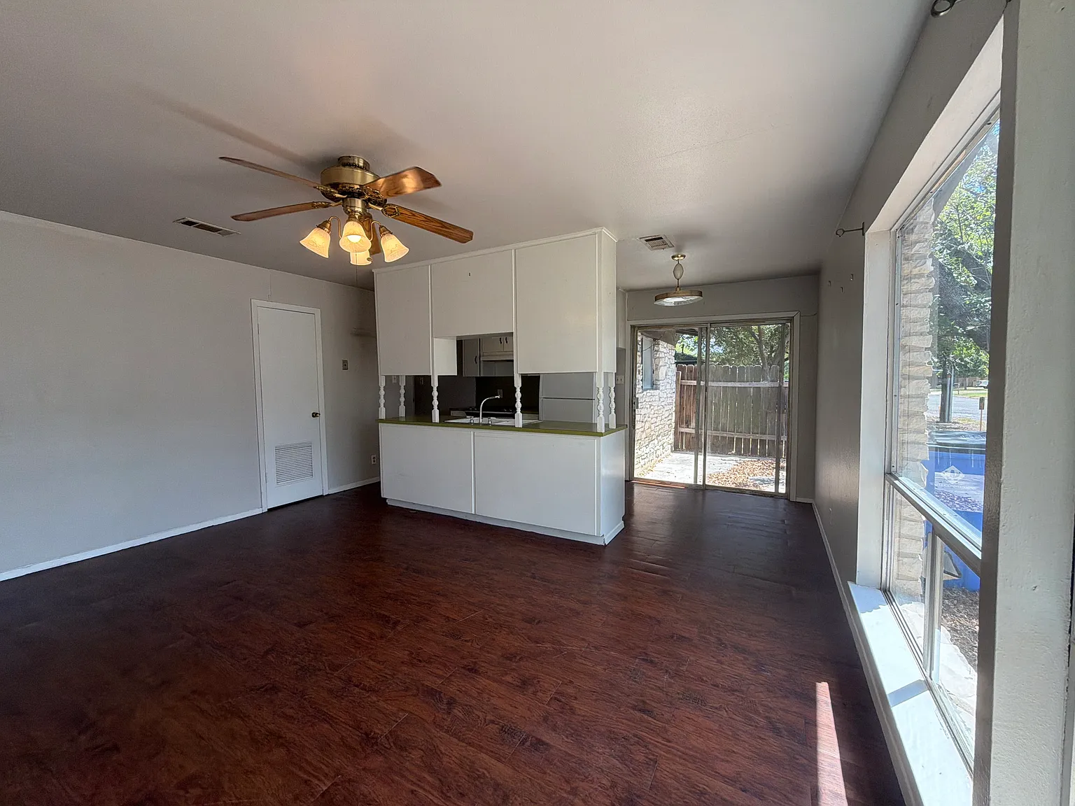 2 bed, $950 — Photo 2