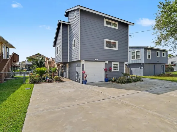 369 Ling St, Bayou Vista, TX 77563