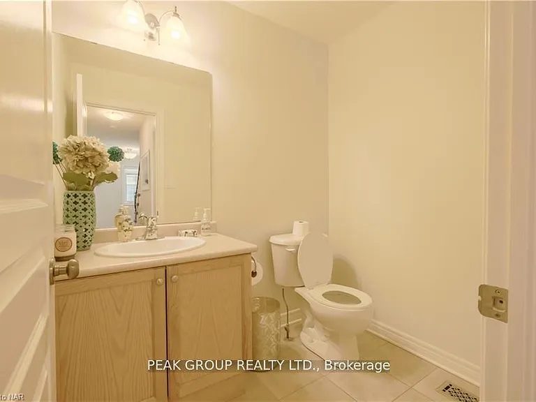9 Flynn Ct — Photo 2