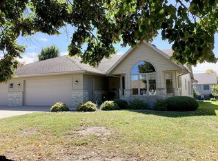 1102 Wood Park Ln, Albert Lea, MN 56007