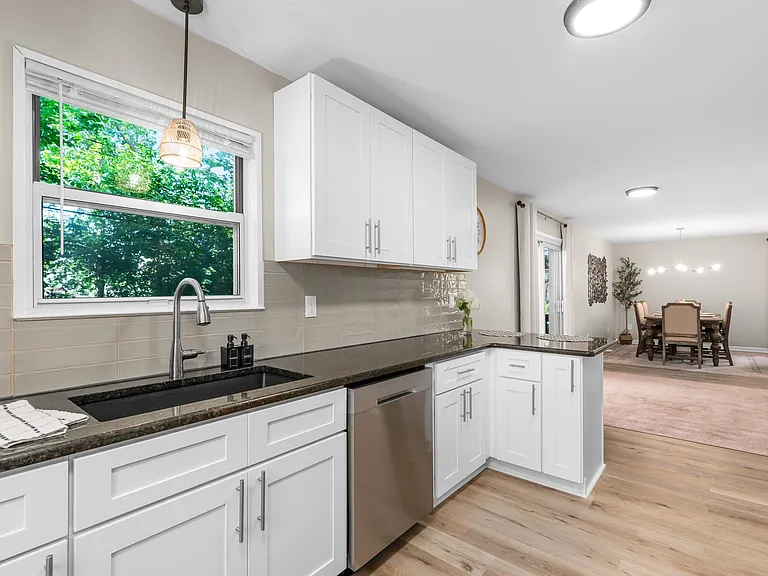 4575 Oakestia St — Photo 38
