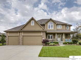 7615 Overview St, Papillion, NE 68046